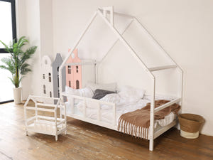 Handgefertigtes Puppenbett aus Holz