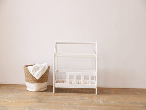 Handgefertigtes Puppenbett aus Holz