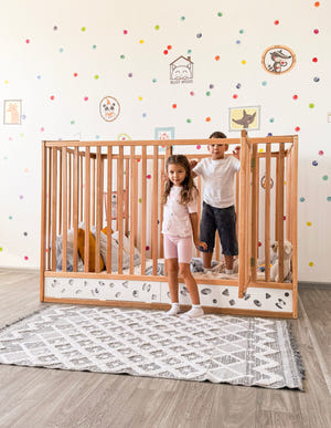 Montessori Bodenbett mit extra hohem Rausfallschutz und Lattenrost (Oasis Bett)