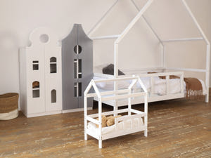 Handgefertigtes Puppenbett aus Holz