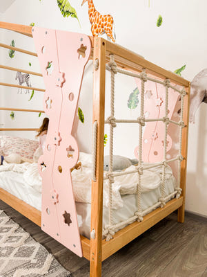 Stars Kinderbett mit Beinen und Lattenrost – Montessori Kletterbett aus Holz