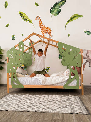 Forest Bett mit Beinen und Lattenrost – Montessori-Spielbett für Kinder