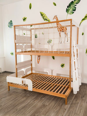 Etagenbett mit Treppe – Einzelbett oben, Doppelbett unten (Ursa Major)