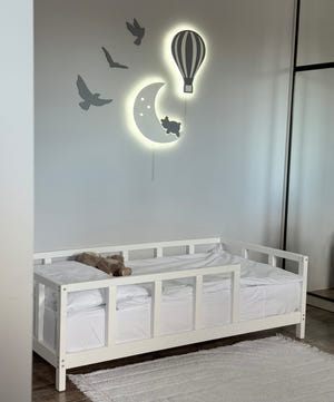 Skandinavisches Kinderbett mit Beinen (Modell 10)