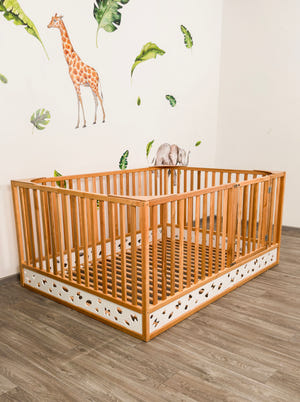 Montessori Bodenbett mit extra hohem Rausfallschutz und Lattenrost (Oasis Bett)
