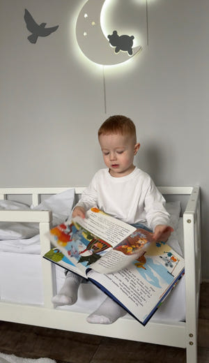 Skandinavisches Kinderbett mit Beinen (Modell 10)