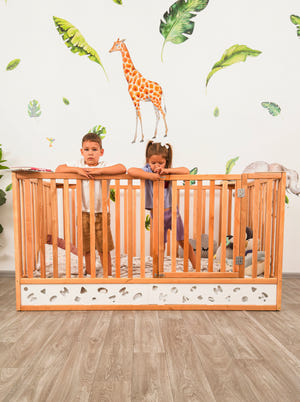 Montessori Bodenbett mit extra hohem Rausfallschutz und Lattenrost (Oasis Bett)