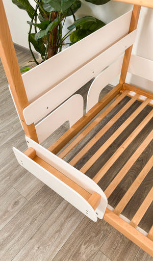 Etagenbett mit zwei gleich großen Liegeflächen (Ursa Minor Bett)