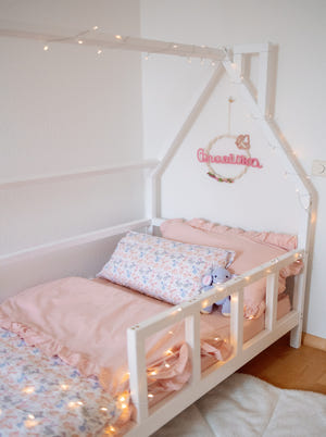 Kinderbett mit Beinen (Modell 1)