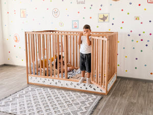 Montessori Bodenbett mit extra hohem Rausfallschutz und Lattenrost (Oasis Bett)