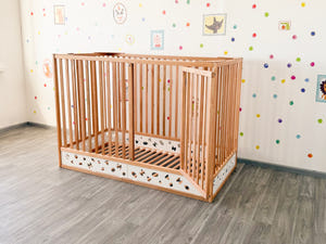 Montessori Bodenbett mit extra hohem Rausfallschutz und Lattenrost (Oasis Bett)