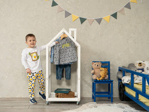 Kinder-Kleiderständer in Hausform