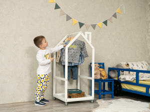 Kinder-Kleiderständer in Hausform