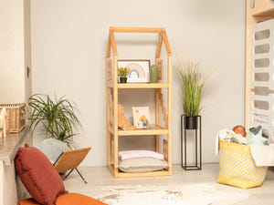 Kinderregal in Hausform mit Fenstern