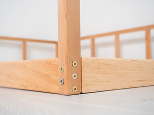 Montessori-Bodenbett mit Rausfallschutz (Modell 10)