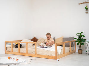 Montessori-Bodenbett mit Rausfallschutz (Modell 10)