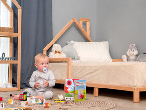 Montessori Hausbett für Kleinkinder mit Füßen (Modell 3)