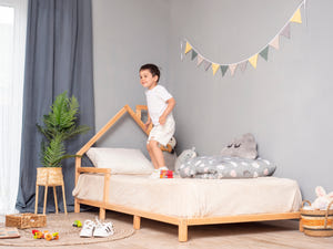 Montessori Hausbett für Kleinkinder mit Füßen (Modell 3)
