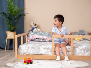 Montessori-Bodenbett mit Rausfallschutz (Modell 10)