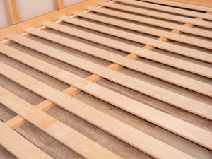 Montessori-Bodenbett mit Rausfallschutz und Lattenrost | 7 Farben (Modell 10)