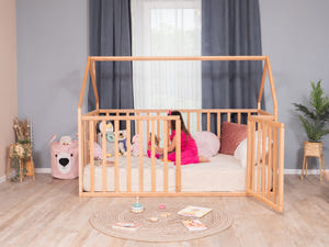 Montessori Holz-Hausbett mit Rausfallschutz, Lattenrost und Dach (Modell 21)
