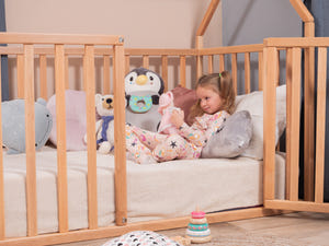 Montessori Holz-Hausbett mit Rausfallschutz, Lattenrost und Dach (Modell 21)