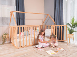 Montessori Holz-Hausbett mit Rausfallschutz, Lattenrost und Dach (Modell 21)