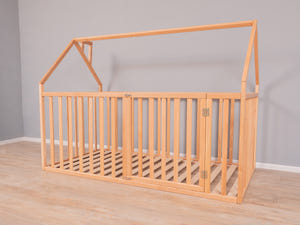 Montessori Bodenbett mit Rausfallschutz – Geborgenheit eines Babybetts auf Bodenhöhe (Modell 21)