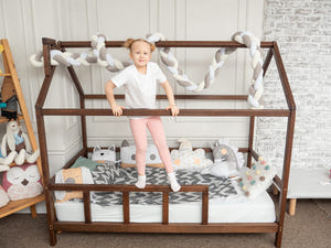 Montessori-Hausbett mit Füßen (Modell 2)