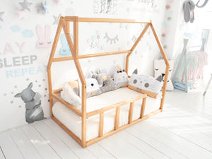 Montessori Bodenbett mit Lattenrost und Klettergerüst (Modell 1)