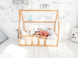 Montessori Bodenbett mit Lattenrost und Klettergerüst (Modell 1)