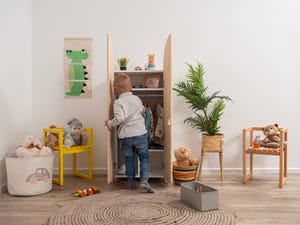Montessori Lern-Kleiderschrank von Busywood