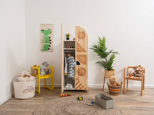 Montessori Lern-Kleiderschrank von Busywood