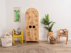 Montessori Lern-Kleiderschrank von Busywood