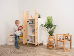 Montessori Lern-Kleiderschrank von Busywood