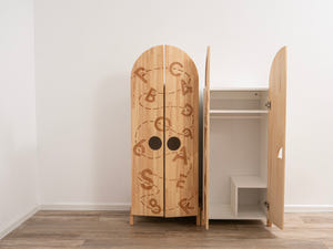 Montessori Lern-Kleiderschrank von Busywood