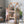Kinderregal in Hausform mit Fenstern