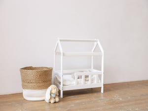 Handgefertigtes Puppenbett aus Holz