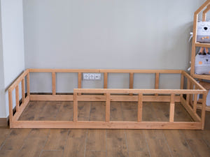 Montessori-Bodenbett mit Rausfallschutz (Modell 10)