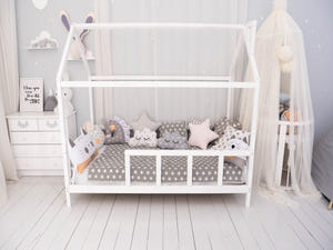Montessori-Hausbett mit Füßen (Modell 2)