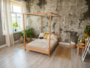 Teenie-Himmelbett mit Beinen und Lattenrost (Modell 8)